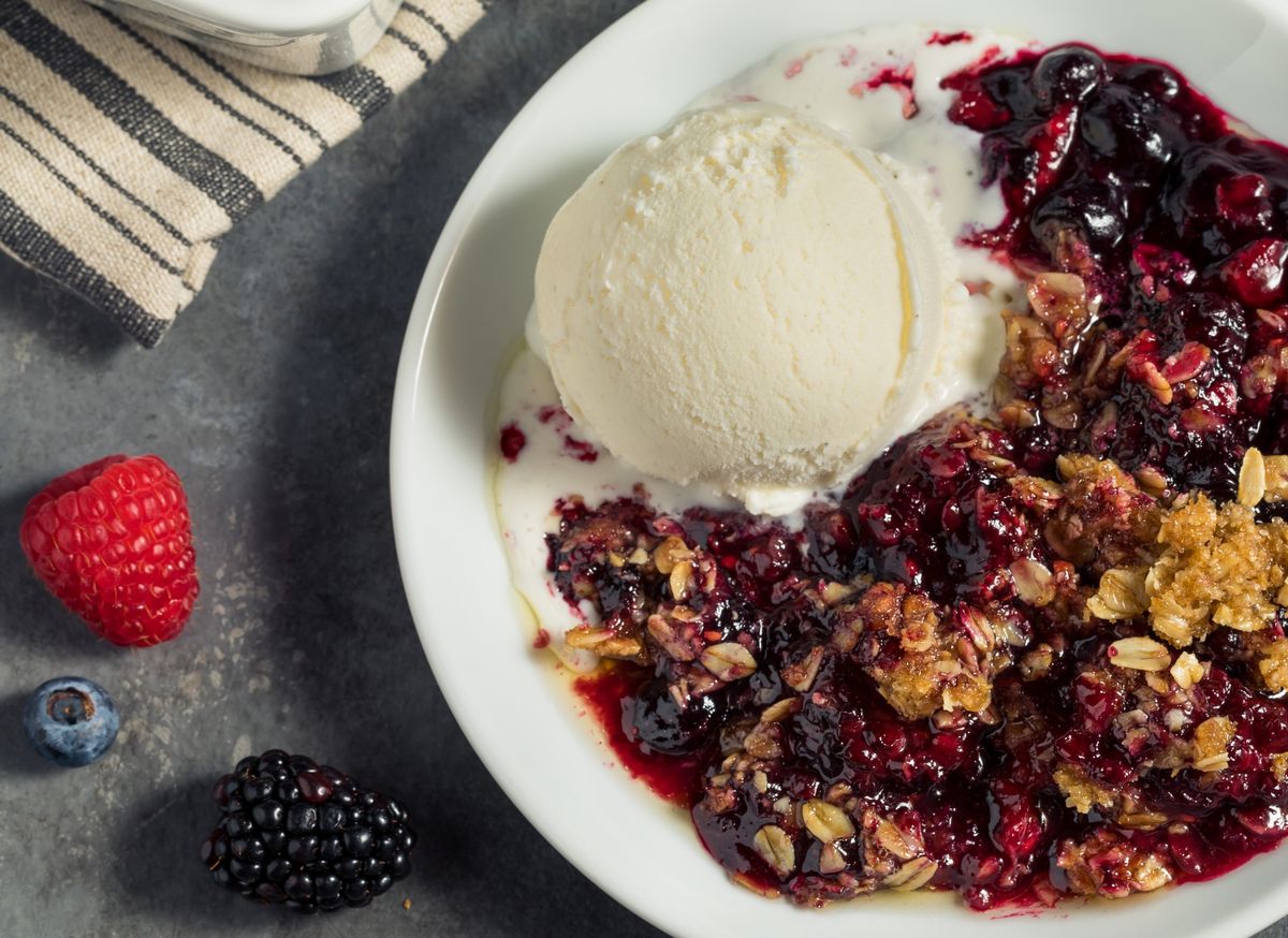 amish-blackberry-and-strawberry-baked-oatmeal-recipe
