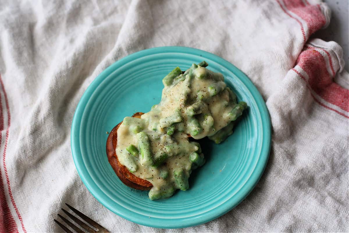 creamed-asparagus-on-toast-recipe