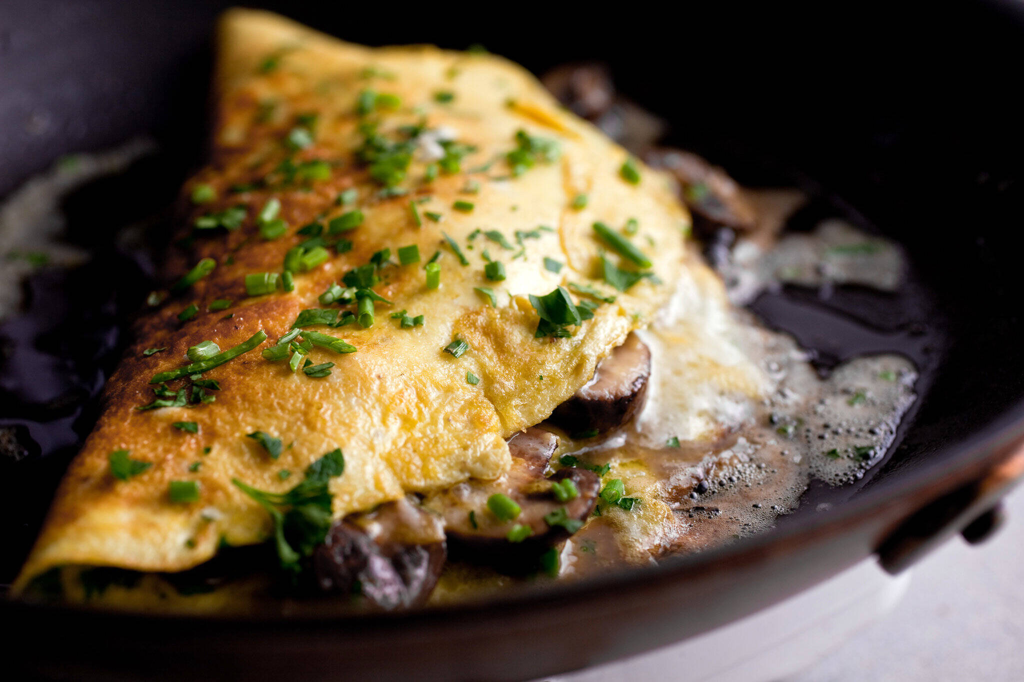 mushroom-scallion-and-cheese-omelet-recipe