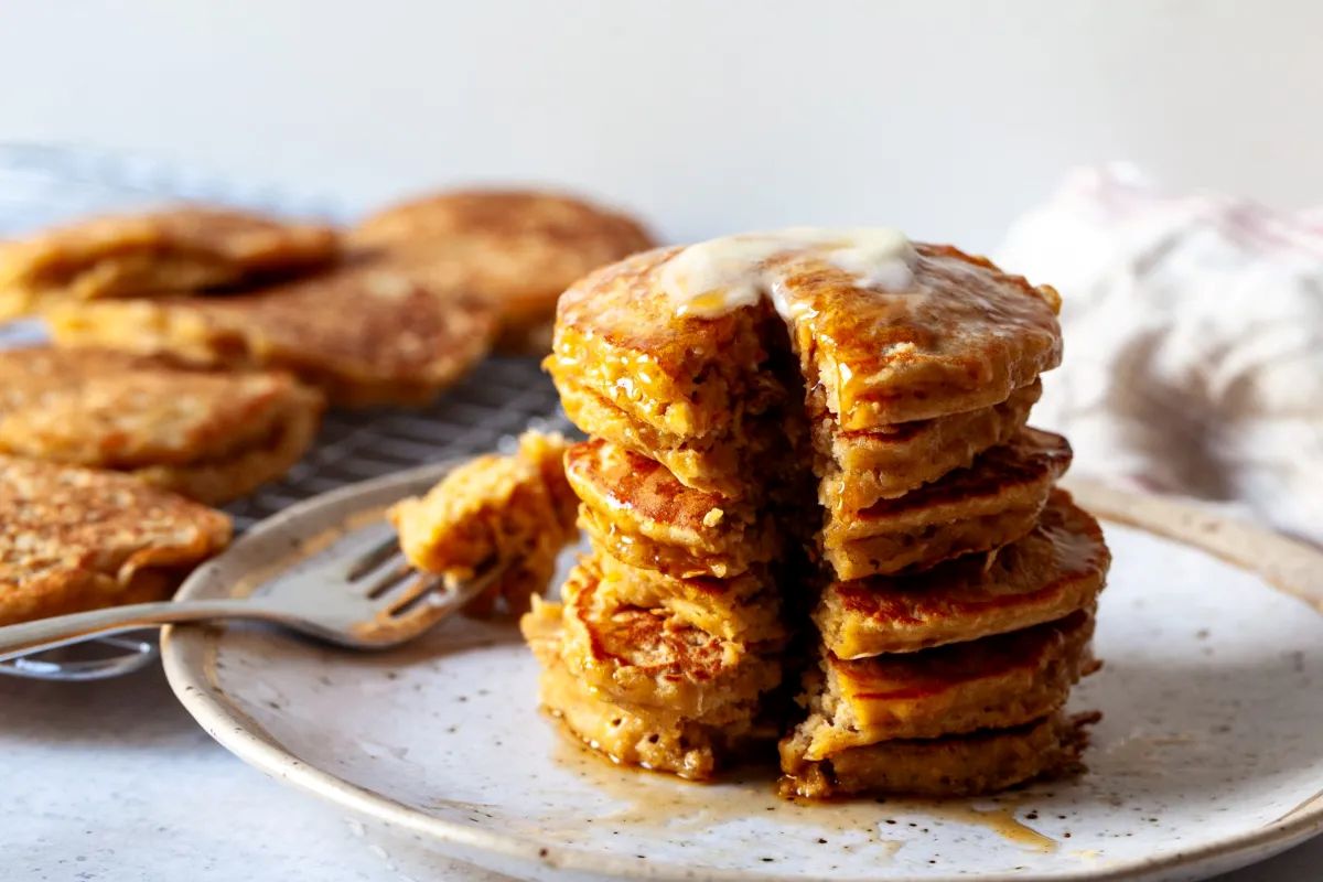 oatmeal-rhubarb-pancakes-recipe