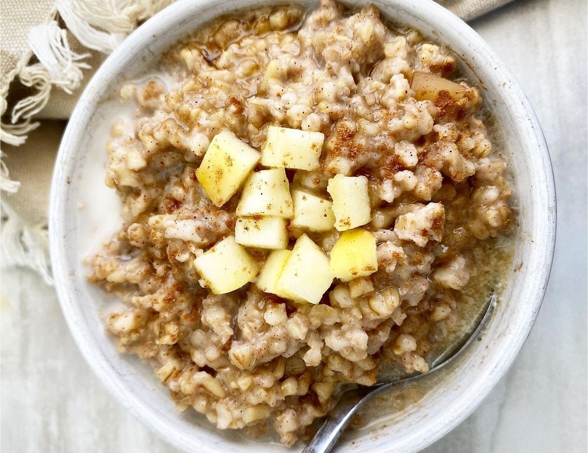 overnight-slow-cooker-apple-oatmeal-recipe